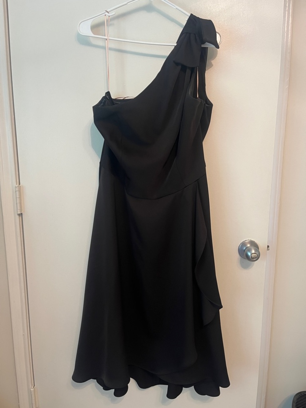 Gal Meets Glam Black One-Shoulder Dress with Shoulder Bow